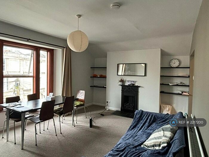 2 Bedroom Flat To Rent In Hampton Park, Bristol, BS6