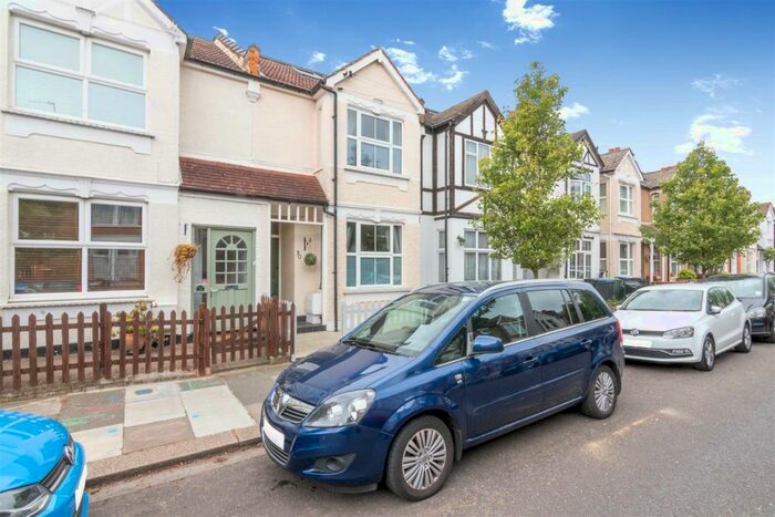 5 Bedroom Terraced House To Rent In Kynaston Road, Enfield, EN2