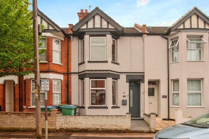 4 Bedroom Terraced House For Sale In Princes Avenue, Watford, WD18