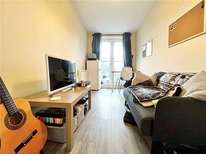 1 Bedroom Flat To Rent In High Street, Egham, Surrey, TW20