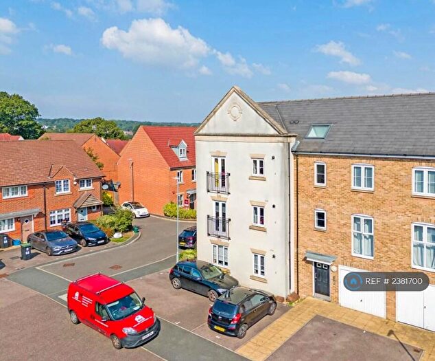 1 Bedroom Flat To Rent In The Square, Loughton, IG10