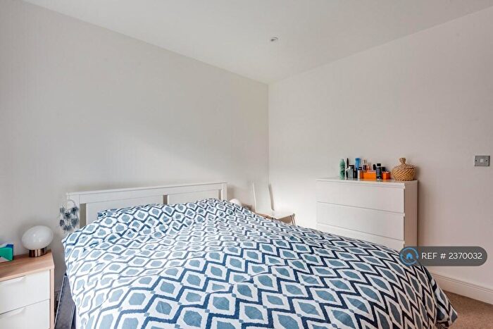 1 Bedroom Flat To Rent In Leven Road, London, E14