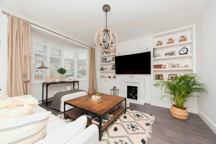 4 Bedroom Property To Rent In Southway, London, SW20