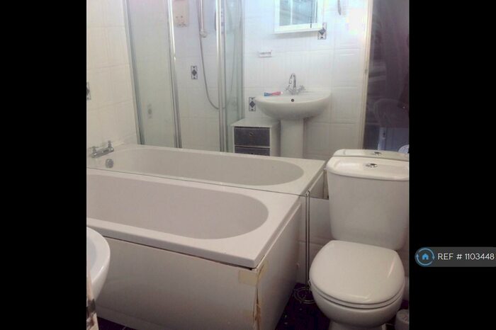 3 Bedroom Terraced House To Rent In Catford Close, Hull, HU8