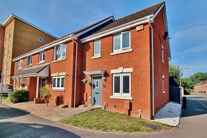 3 Bedroom Semi Detached House To Rent In Little Hackets, Leigh Park, PO9