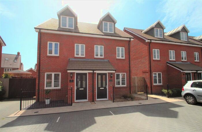3 Bedroom Semi-Detached House To Rent In Daffodil Road, Worthing, BN13