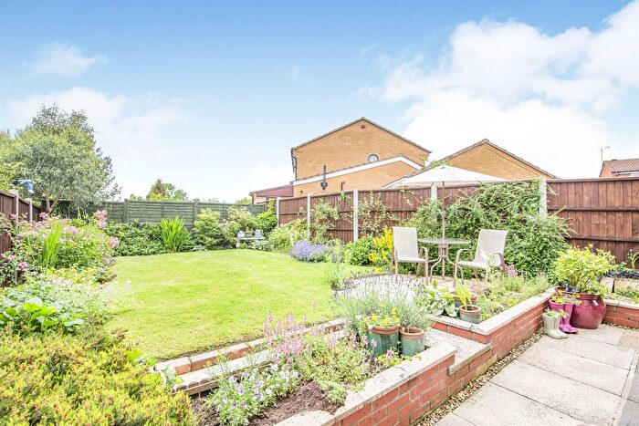 3 Bedroom Semi-Detached House For Sale In Grosvenor Close, Glen Parva, Leicester, LE2