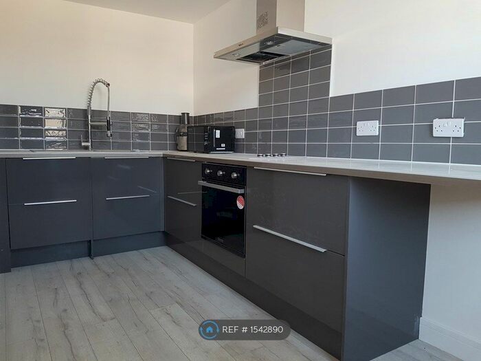 1 Bedroom Flat To Rent In Clare Road, Cardiff, CF11