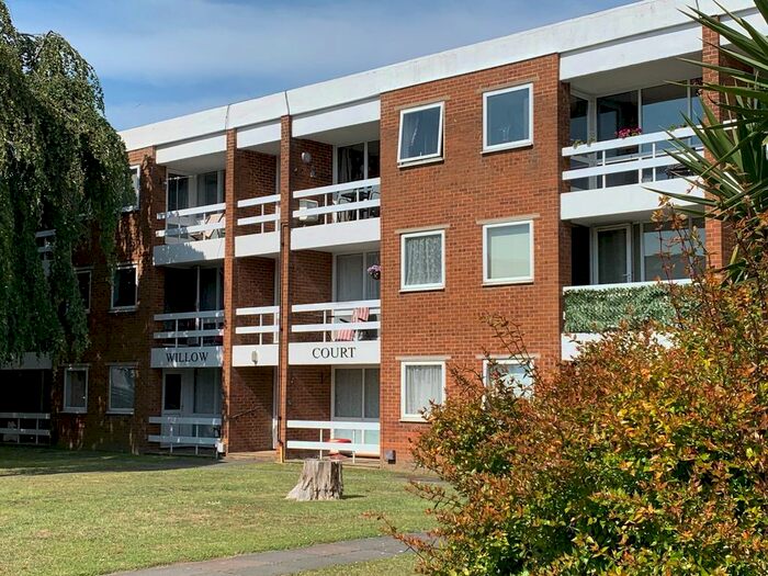 2 Bedroom Flat To Rent In St. Peters Park Road, Broadstairs, CT10