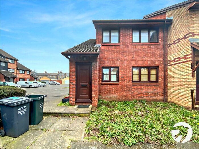 2 Bedroom Maisonette To Rent In Humber Road, Dartford DA1