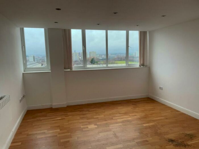 2 Bedroom Apartment To Rent In York Towers Leeds, LS9