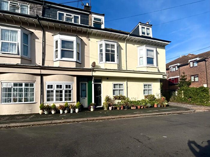 2 Bedroom Maisonette To Rent In Clifton Road, Worthing, BN11