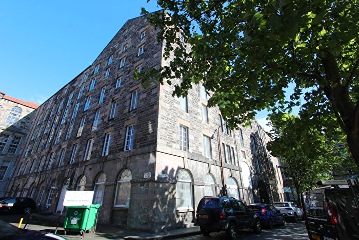 2 Bedroom Flat To Rent In Chapel Lane, Edinburgh, EH6