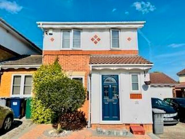 3 Bedroom Detached House To Rent In Boardman Close, Barnet, EN5