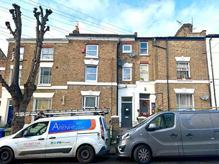 1 Bedroom Apartment For Sale In Rye Hill Park, Peckham, London, SE15