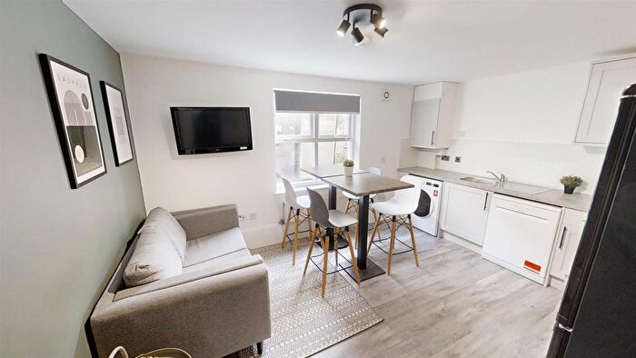 4 Bedroom Flat To Rent In Piccadilly Place, London Road, Bath, BA1