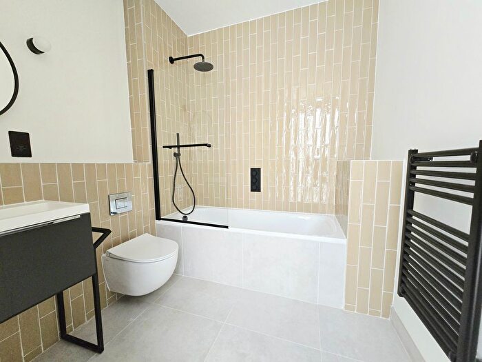 1 Bedroom Flat To Rent In Windsor Road, Slough, SL1