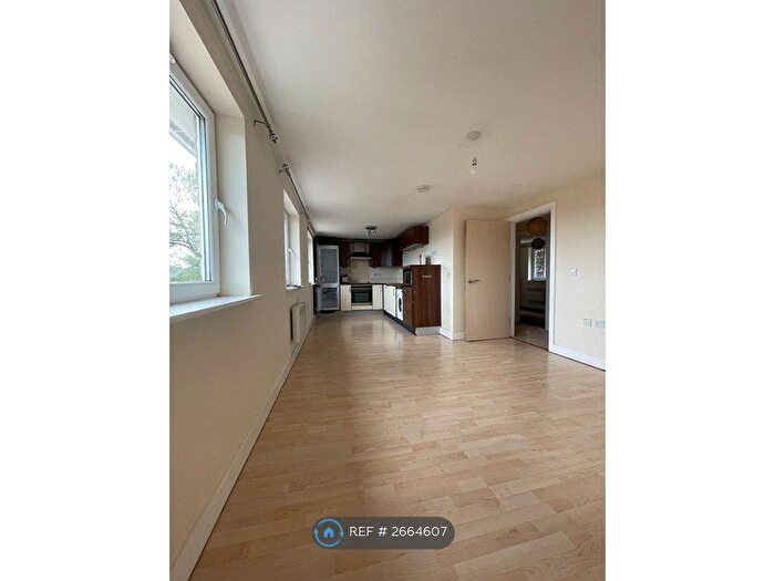 2 Bedroom Flat To Rent In Chapeltown, Pudsey, LS28