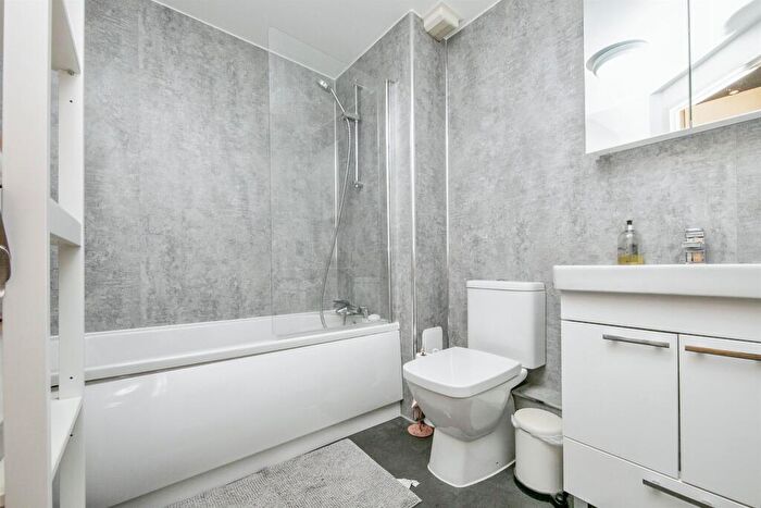 2 Bedroom Flat For Sale In Coprolite Street, Ipswich, IP3