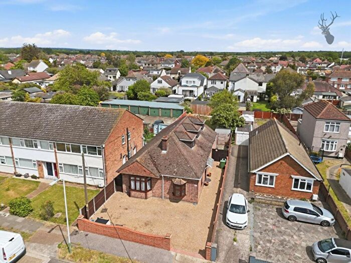3 Bedroom Detached Bungalow For Sale In Briscoe Road, Rainham, RM13