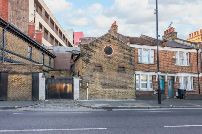 3 Bedroom Flat To Rent In Morning Lane, London, E9