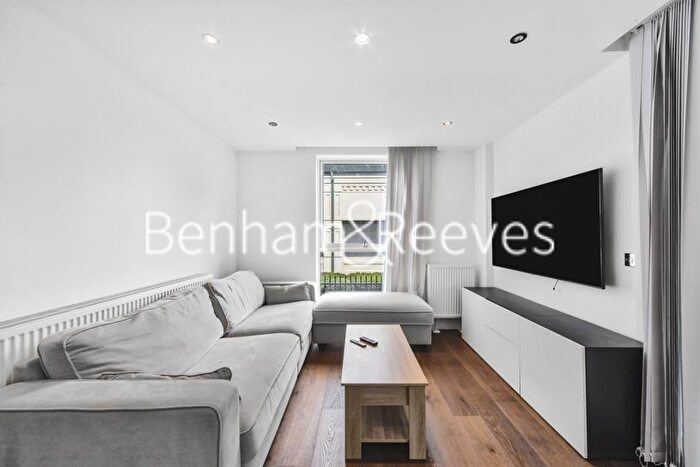 2 Bedroom Flat To Rent In Levett Square, Emerald Gardens, TW9