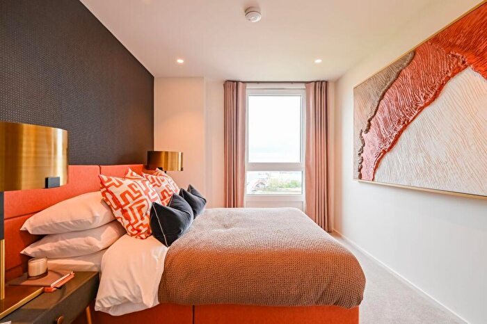 3 Bedroom Flat For Sale In Heron Wharf, Poplar, E14