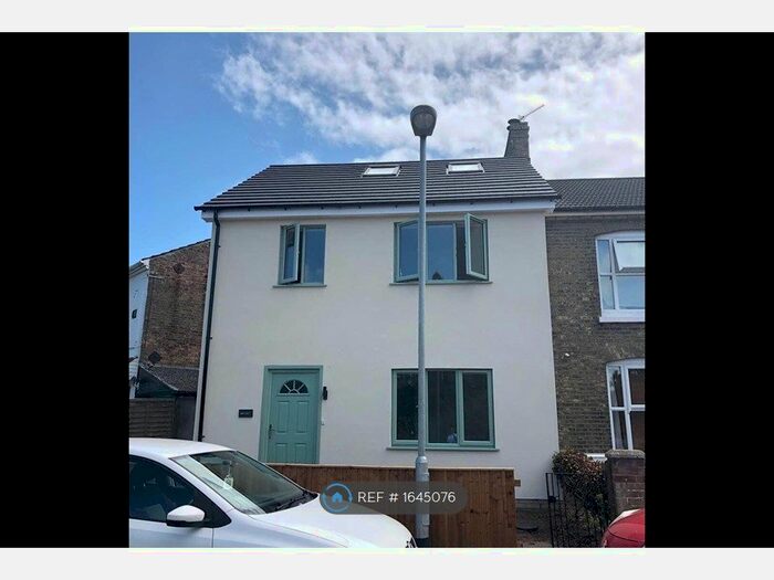 2 Bedroom Flat To Rent In Commodore Road, Lowestoft, NR32