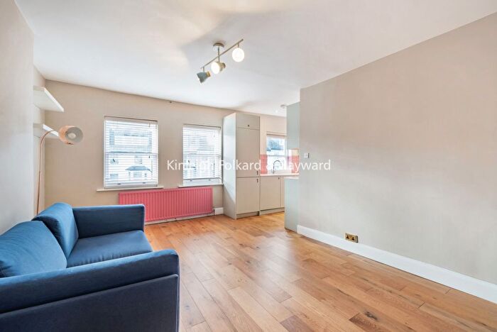 2 Bedroom Flat To Rent In Primrose Gardens, Belsize Park, London, NW3