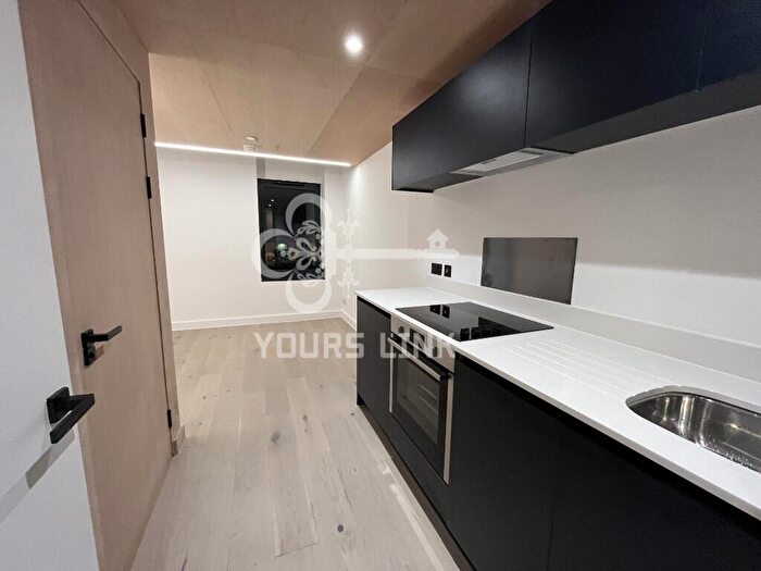 1 Bedroom Apartment To Rent In Sky Gardens, Spinners Way, Manchester, Greater Manchester, M15