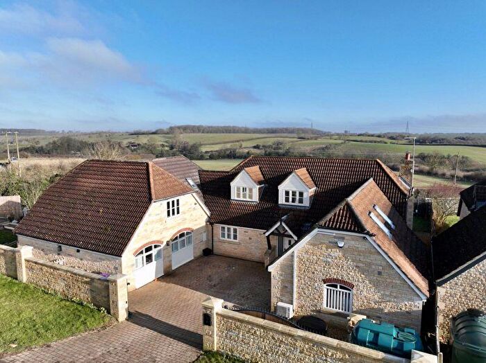 5 Bedroom Detached House For Sale In Stonehaven, Station Road, Castle Bytham, NG33