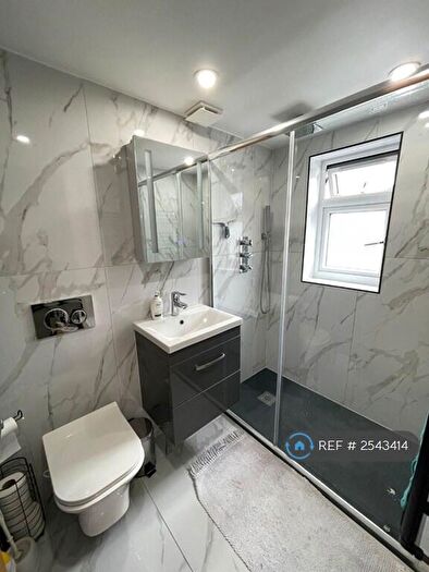 Studio To Rent In House, London, E16