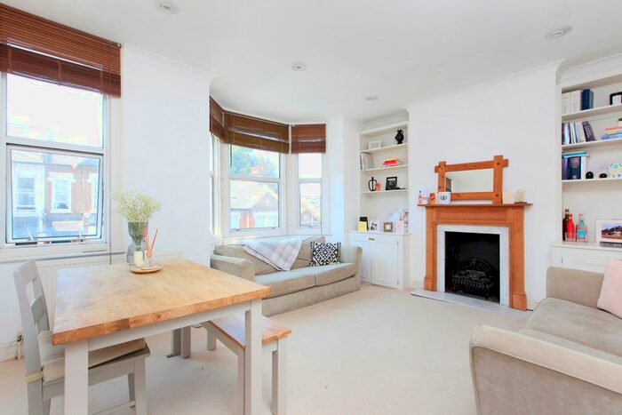 2 Bedroom Flat To Rent In Dorothy Road, London, SW11