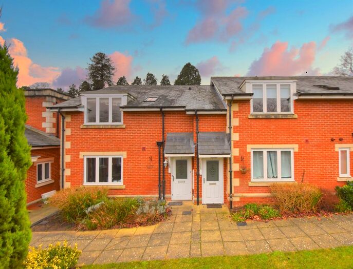 2 Bedroom Flat To Rent In Royal Earlswood Park, Redhill RH1