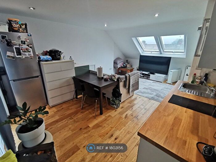 Studio To Rent In London, London, N18