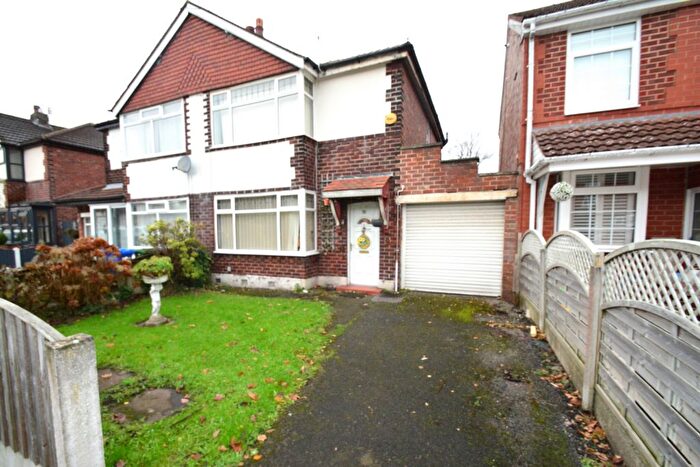 2 Bedroom Semi Detached House For Sale In Hawthorn Road, Droylsden, M43