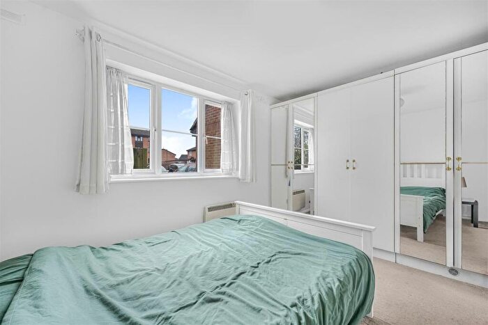 1 Bedroom Apartment For Sale In Tempsford Close, Enfield Town, EN2