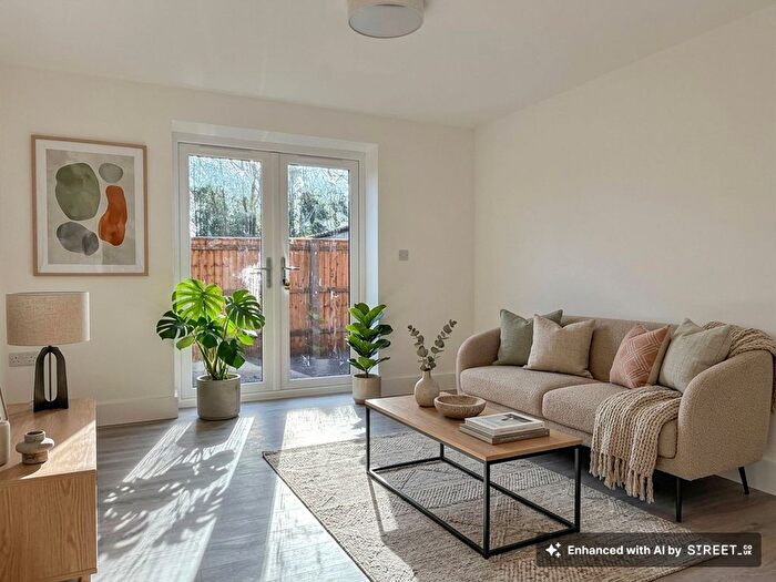 2 Bedroom End Of Terrace House For Sale In South Street, Hythe, SO45