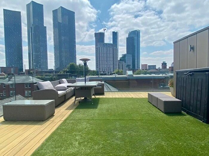 4 Bedroom Town House To Rent In Southern Street, Castlefield, M3