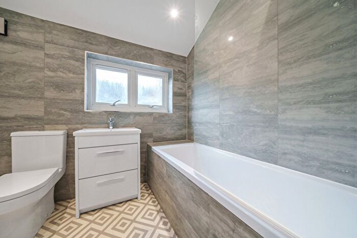 2 Bedroom Flat For Sale In Nithdale Road, London, SE18