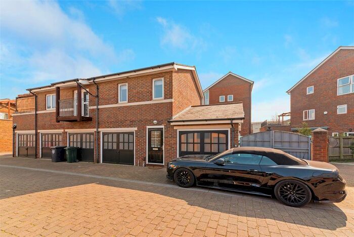 1 Bedroom Detached House To Rent In St. Clements Road, Ingress Park, Greenhithe, DA9