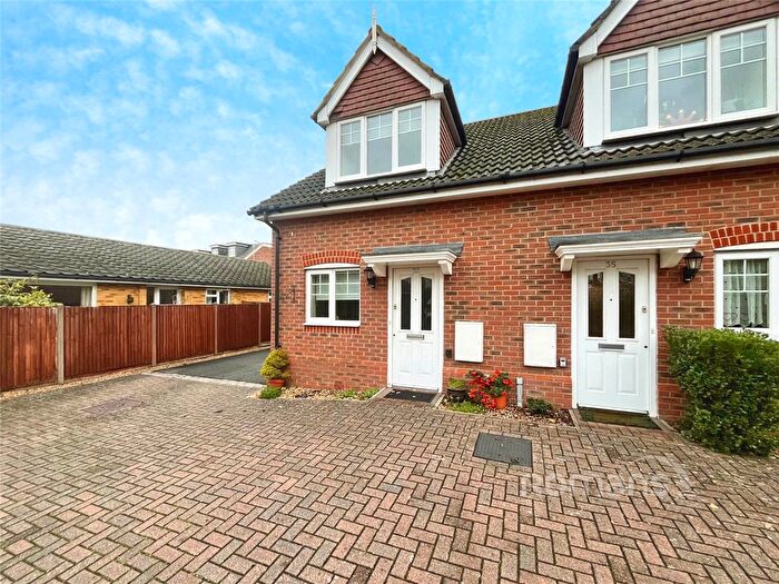 2 Bedroom End Of Terrace House For Sale In Hurlands Close, Farnham, Surrey, GU9