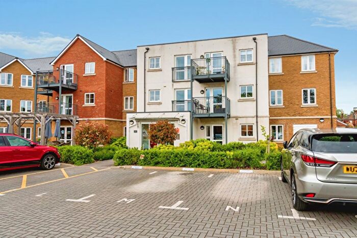 2 Bedroom Flat For Sale In Hampton Close, Southampton, SO15