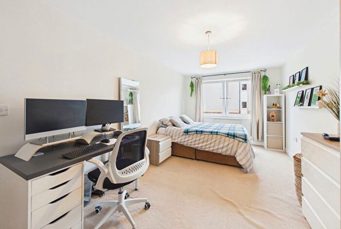 2 Bedroom Flat To Rent In Northway, WD3