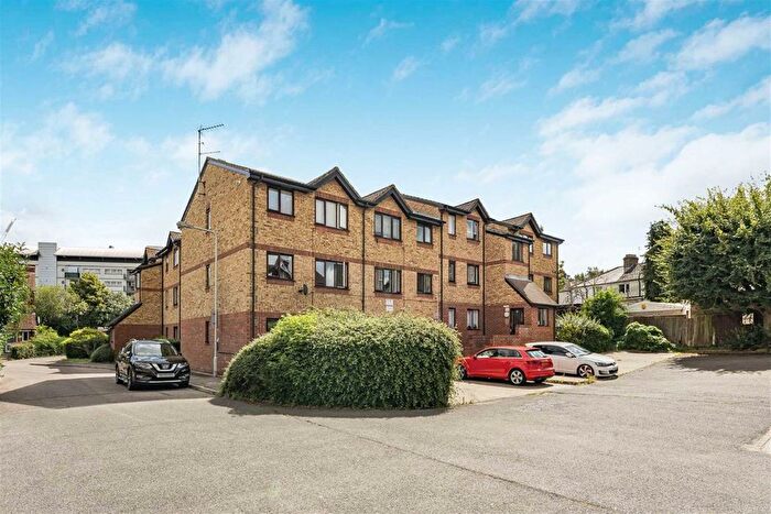 1 Bedroom Flat For Sale In Green Pond Close, Walthamstow, E17