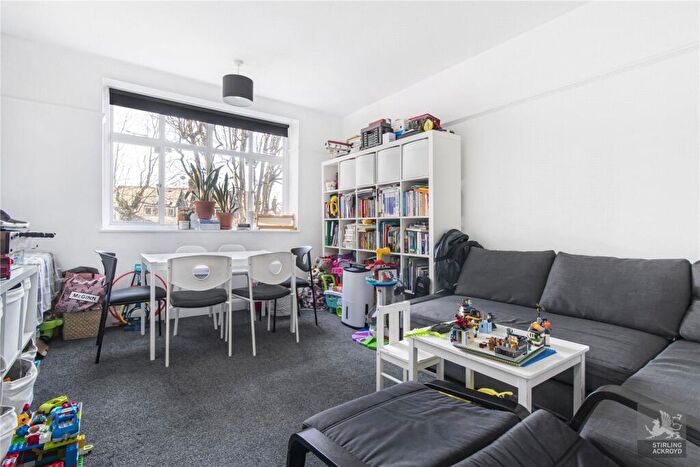 2 Bedroom Apartment To Rent In Oakfield Court, Haslemere Road, Crouch End, London, N8