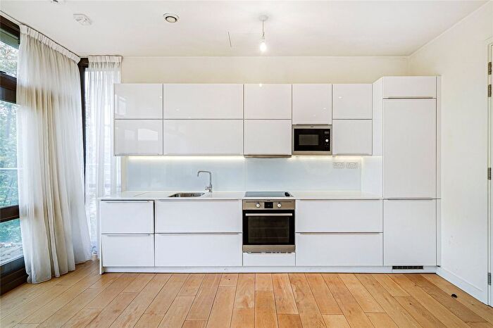2 Bedroom Flat To Rent In Cabanel Place, Lollard Street, London, SE11