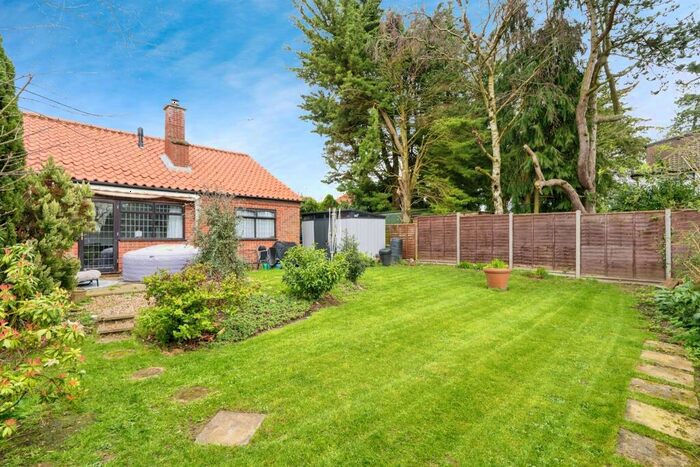 2 Bedroom Detached Bungalow For Sale In Walcups Lane, Great Massingham, King's Lynn, PE32