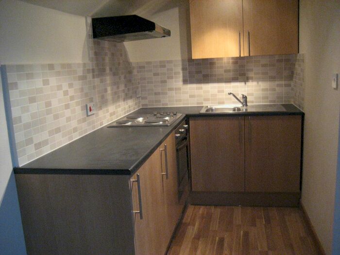 2 Bedroom Flat To Rent In Savile Terrace, Halifax, HX1