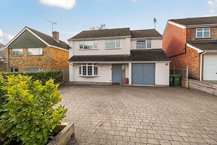 4 Bedroom Detached House For Sale In Lightwater, Surrey, GU18